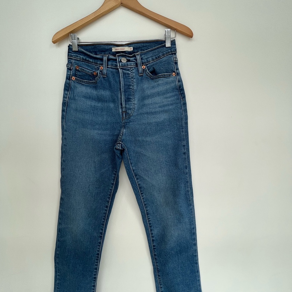 Levi's Women's Premium Wedgie Straight Jeans - Size 28x28, Color: Medium Wash - Picture 7 of 9